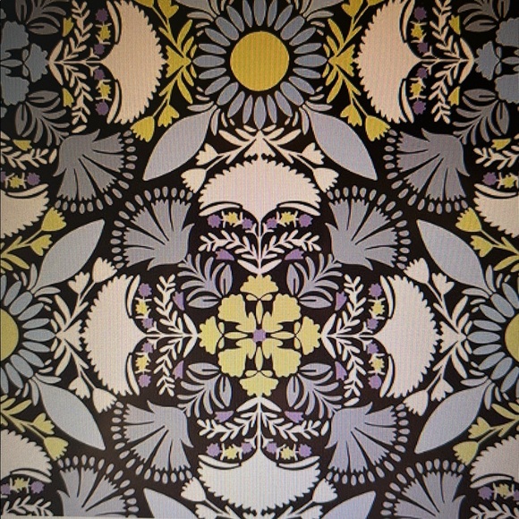 Vera Bradley “Plaza Medallion” Grand XL Backpack - Picture 13 of 16